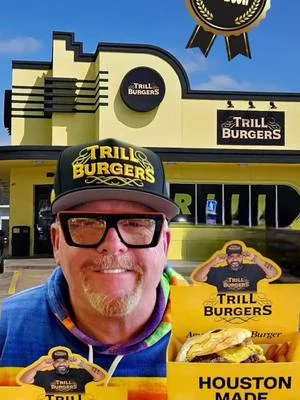 LOVE THIS BURGER 🍔  Thrill Burger Houston, Texas  🌟 TAG, COMMENT, and RESHARE with family